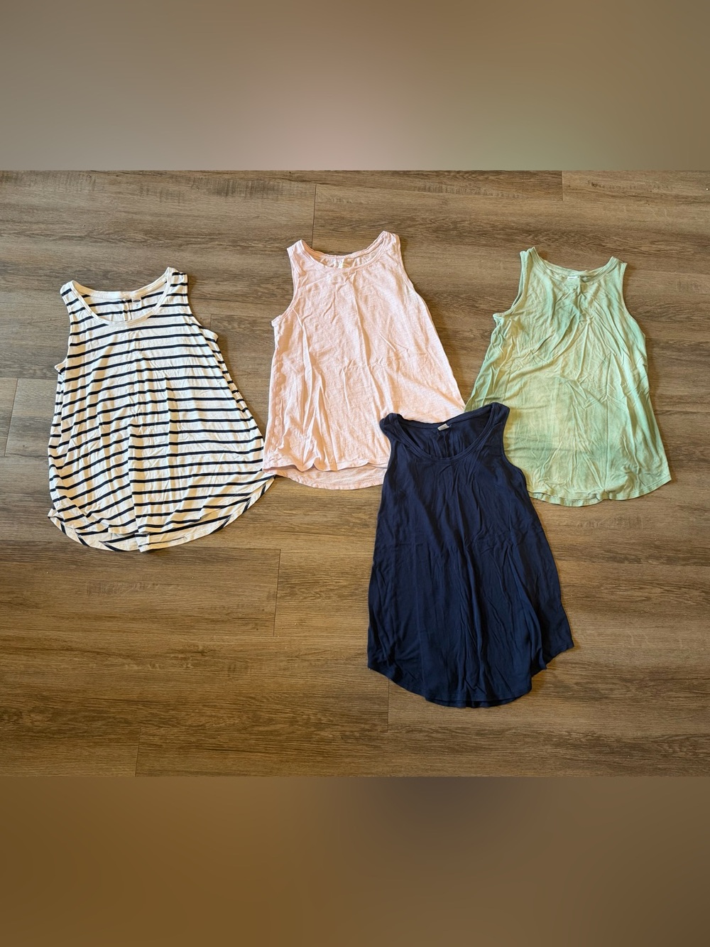 Lot of 4 Old Navy Tank Tops Womens XS
